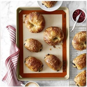 NWT Set 3 Williams Sonoma Friends Spatula Silpat French Baking Mat Oven Glove